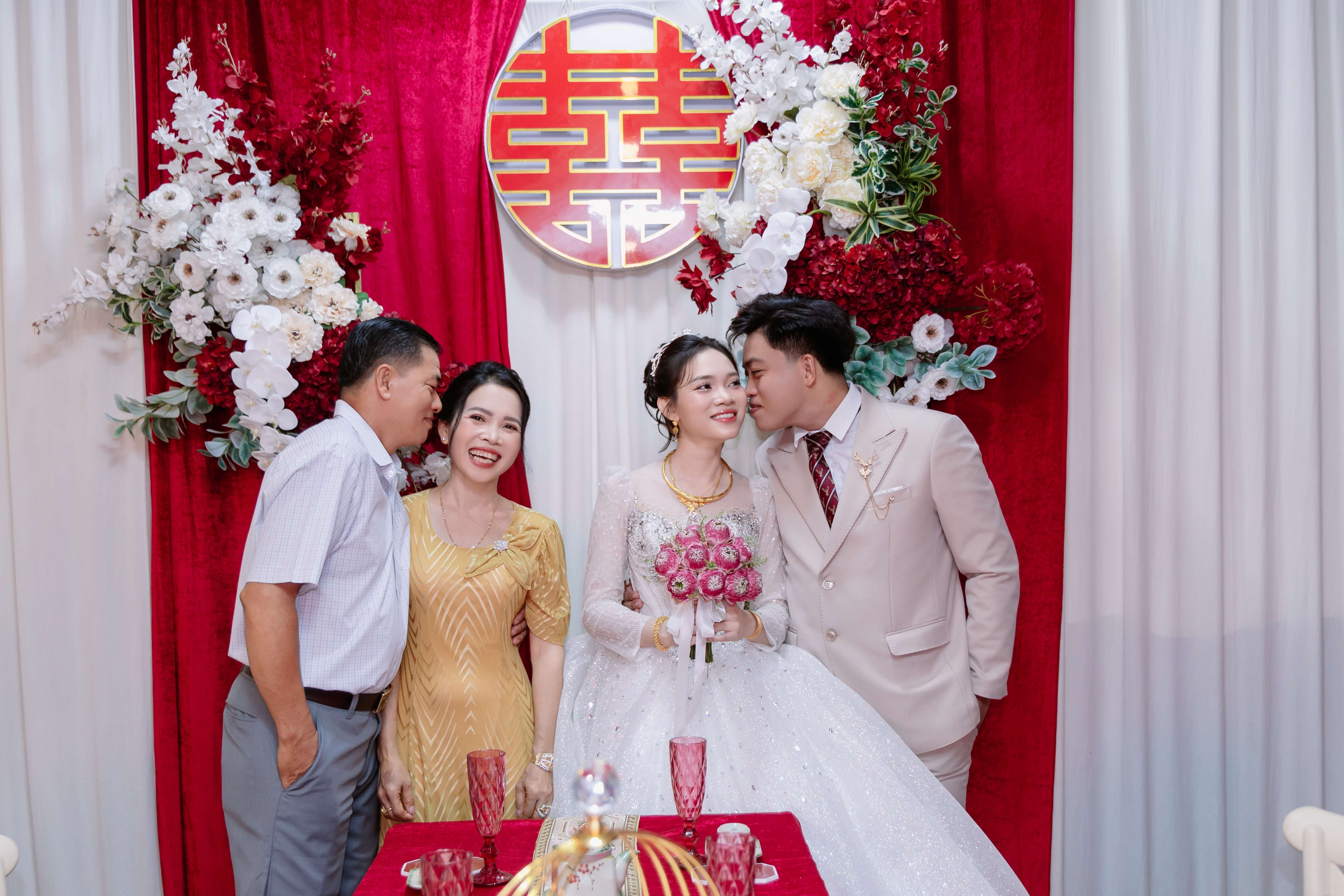 Tiec Van Kha Nha Gai