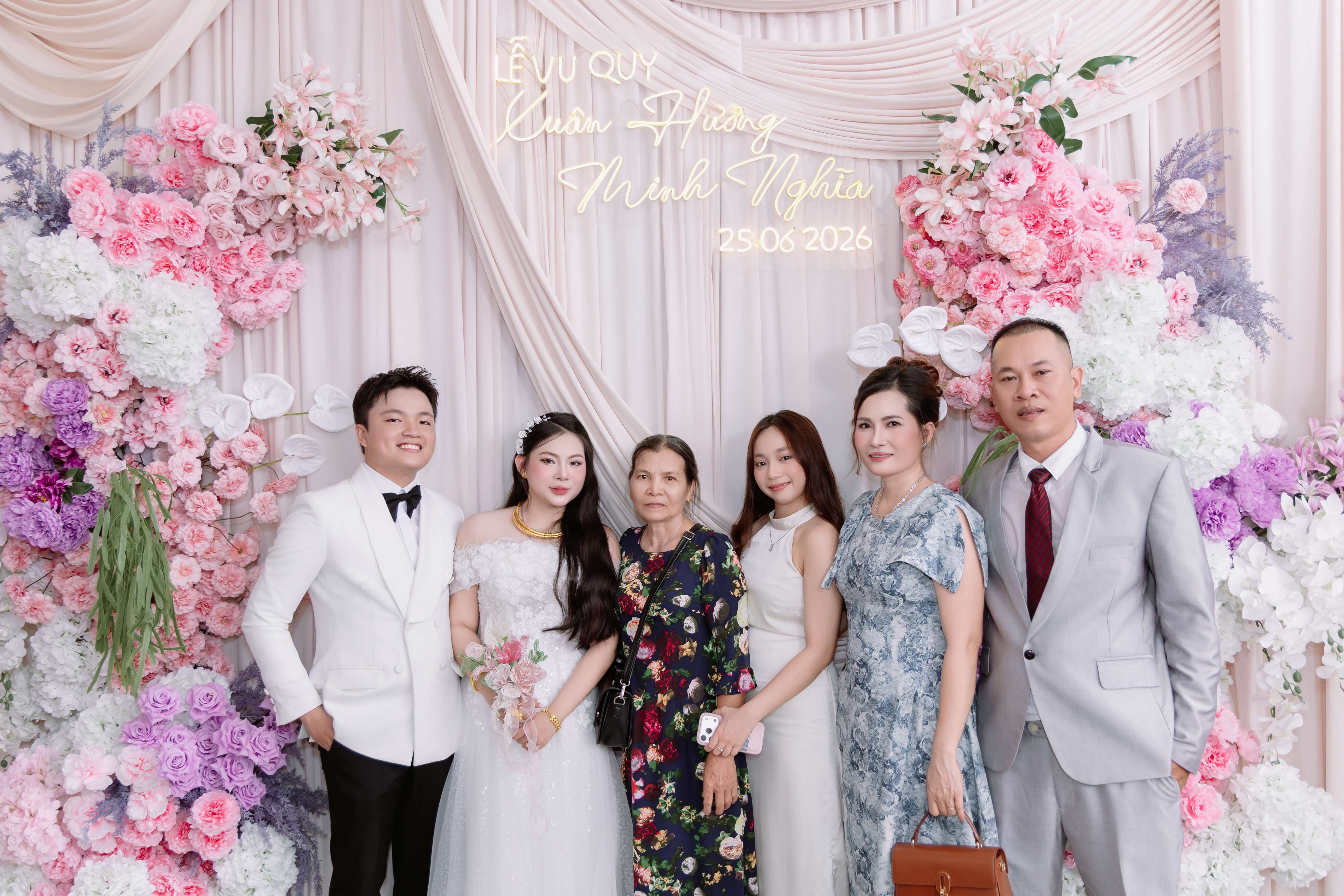 Tiec Xuan Huong Nha Gai